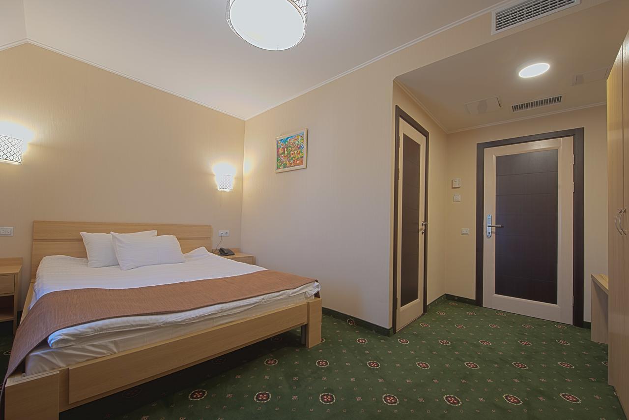 Advenus Hotel Lviv Extérieur photo